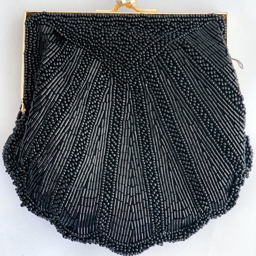 ✨3/$30✨ Carla Marchi Small Beaded Clamshell Bag